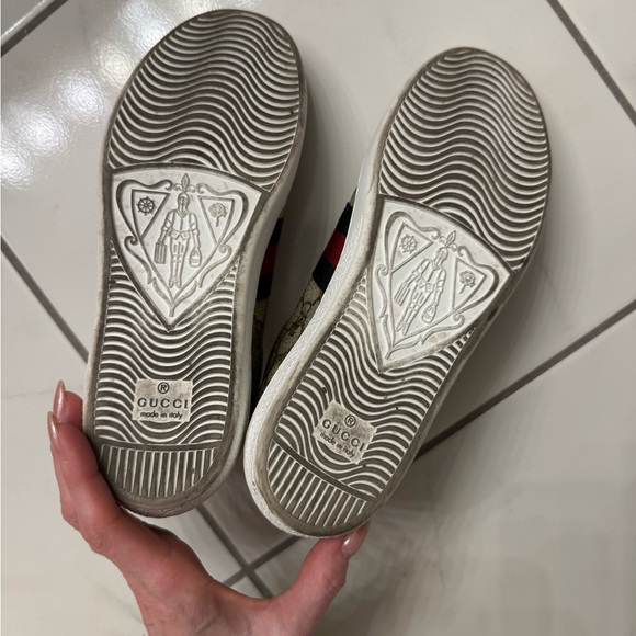 Authentic Women’s Gucci Ace sneakers with Bee size 36 worn once perfect for fall - Picture 7 of 7